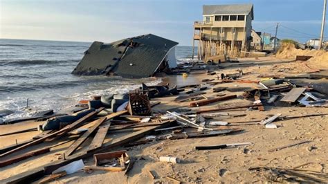 Beachfront Outer Banks homes nearing collapse as Hurricane Erin passes ...