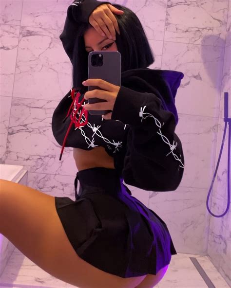 Gina Savage's Instagram, Twitter & Facebook on IDCrawl