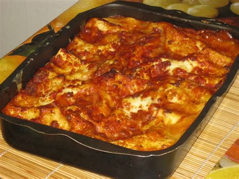 An Italian classic, dictator style.   La dittatrice della  