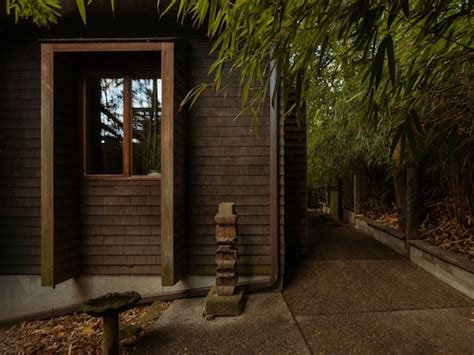 An artist and a dancer designed this NW Portland midcentury modern home ...