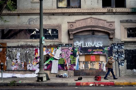 Incêndio destrói Morrison Hotel em Los Angeles, que foi capa do álbum ...