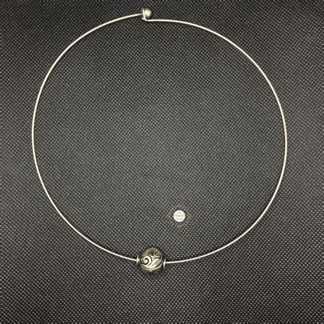 Wire Hasli With Chitai Pendant – The Chandi Studio