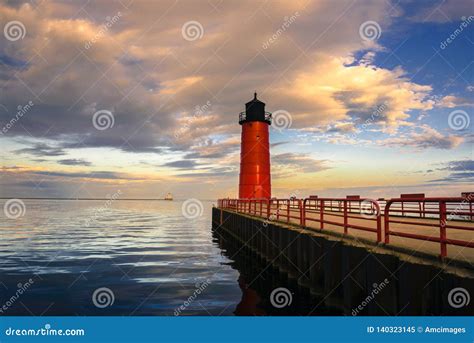 Red Lighthouse on Lake Michigan in Milwaukee, Wisconsin Stock Image - Image of milwaukee, park ...