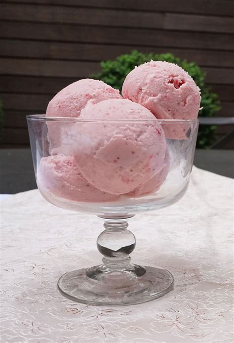 Strawberry Daiquiri Ice cream – IVGreenhouse - Exploring Food