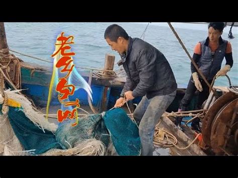 封湖一年后盛大开渔 上千渔民下湖捕鱼 渔船竞发气势恢宏