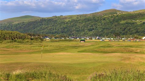 🏌️ Book & Save On A 2026 Golf Tour To Royal St Davids Golf Club