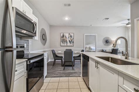 Brandon, FL, Luxury Apartments for Rent | 2211 Grand Isle