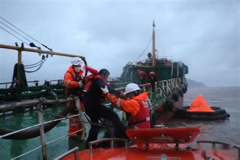 浙江舟山外海两轮船相撞，4名落水船员获救无生命危险_新浪财经_新浪网