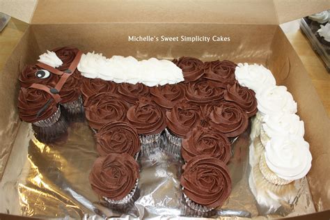 Horse cupcake cake | Horse cake, Horse birthday cake, Horse cupcake