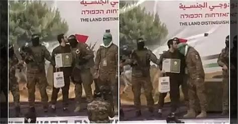 ஹமாஸ் போராளிகளின் நெற்றியில் முத்தமிட்ட இஸ்ரேல் இளைஞர்.. வைரலான ...