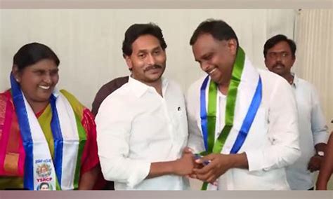 Memantha Siddham Day 12: Key leaders join YSRCP in presence of CM Jagan ...