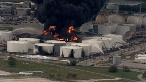 La. fire company praised for extinguishing Texas plant fire