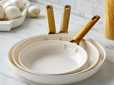 Are Ceramic Pans Safe? Experts Weigh In