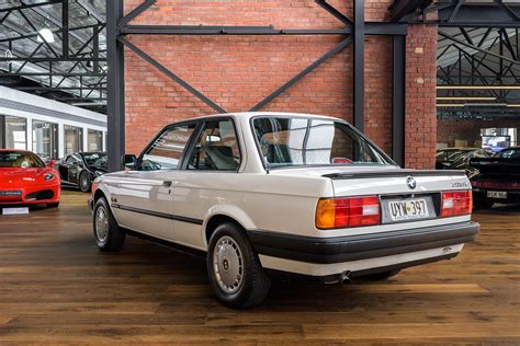 BMW 318i white (24) - Richmonds - Classic and Prestige Cars - Storage ...