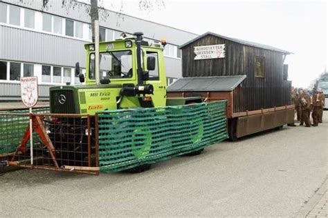 Neumaschine: 400-PS-starker Claas Xerion 4000 Trac VC Traktor ...