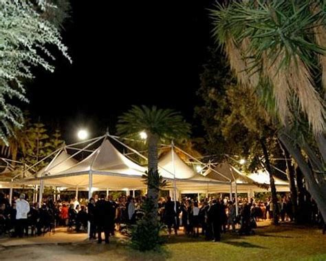 General Service: Customer Reviews, Stands and Services