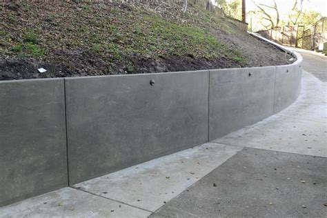 How Much Does a Concrete Retaining Wall Cost? (2025)
