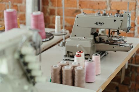 Using Overlocker Sewing Machine 的图像结果