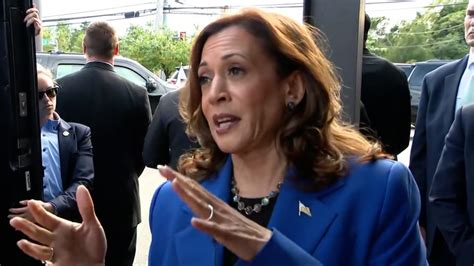 VP Kamala Harris stops into Primanti Bros. Restaurant in Moon Twp, PA ...