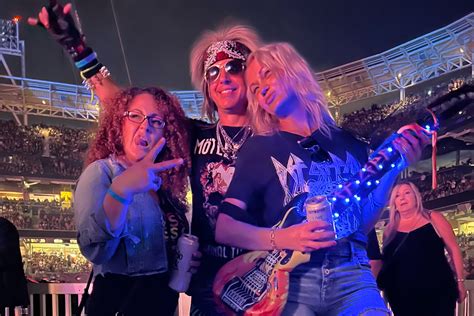 Bret Michaels declares “We love it here in San Diego!” at least a half ...