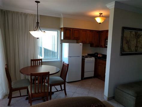 Sea Lord Hotel & Suites Rooms: Pictures & Reviews - Tripadvisor