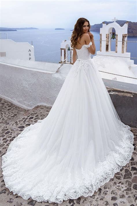 Beautiful Wedding Dresses With Long Trains