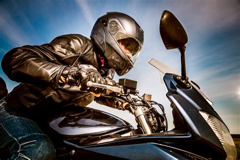 Ergonomic Motorcycle Riding Tips To Avoid Injury | Resurgens | Resurgens Orthopaedics