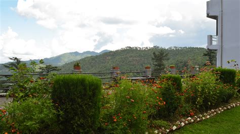 Resorts in Kausani | Sun n Snow Inn | Kausani Luxury Resort