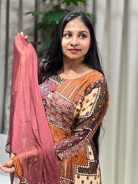 Geometric Print Detailed Muslin Kurta Set | FW374 – Aham Designer Boutique