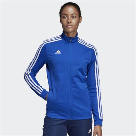 Disha Patani shows off her killer abs in this white sports bra + orange ...