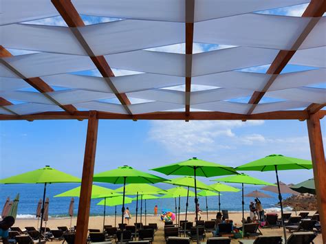 Malibu Beach Club – LNL – Where to Dine, Drink & Stay in Angola