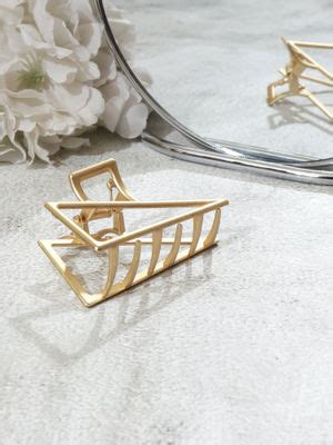 Buy Pipa Bella by Nykaa Fashion Gold-Tone Minimal Shark Hair Claw Clip ...