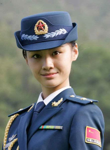 全是军装妹 海陆空美女现实大对比_产业服务_新浪游戏_新浪网