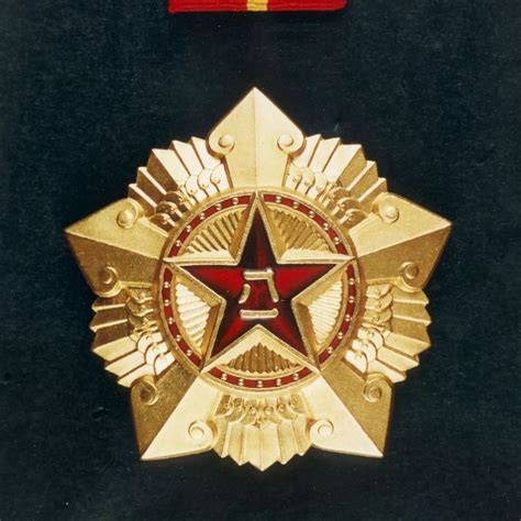 八一勋章（1955年设立授予红军时期有功人员的勋章）_百度百科