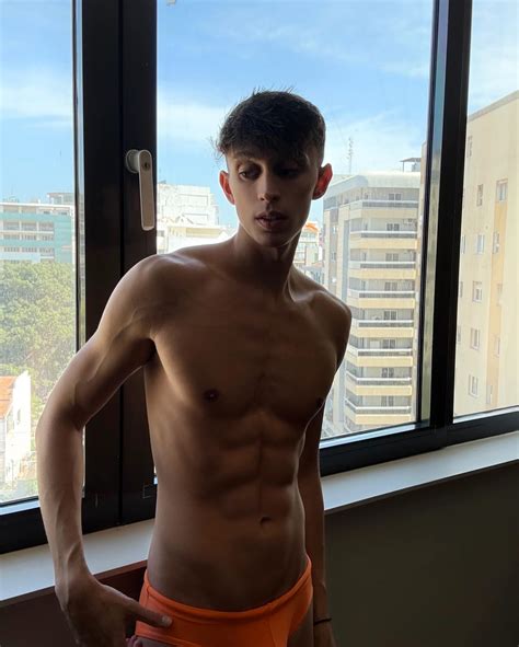 Rob Carlo | sénégal moments 🧡🇸🇳 | Instagram