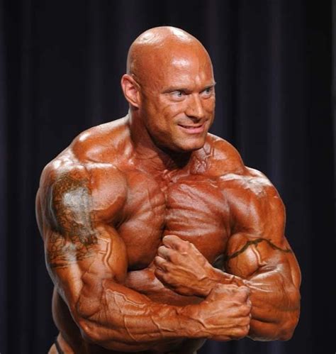 Worldwide Bodybuilders: Bald muscle: US bodybuilder/police 