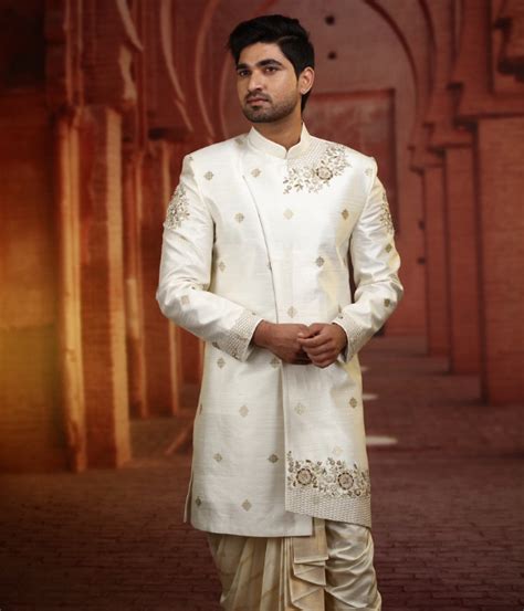 A Guide to Choose the Perfect Sherwani for Men in 2024 | Kaadambini