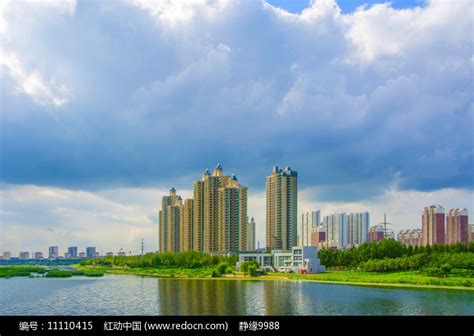 鞍山万水河与对岸的高层建筑群高清图片下载_红动中国