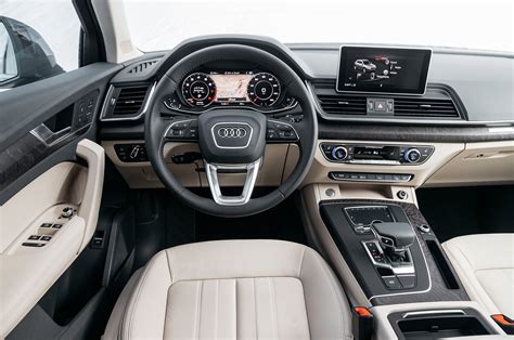 2018 Audi Q5 interior drivers side - Motor Trend en Español
