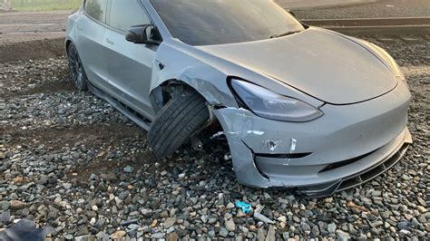 WATCH | Tesla Owner's FSD Mode Malfunction Nearly Causes Train ...