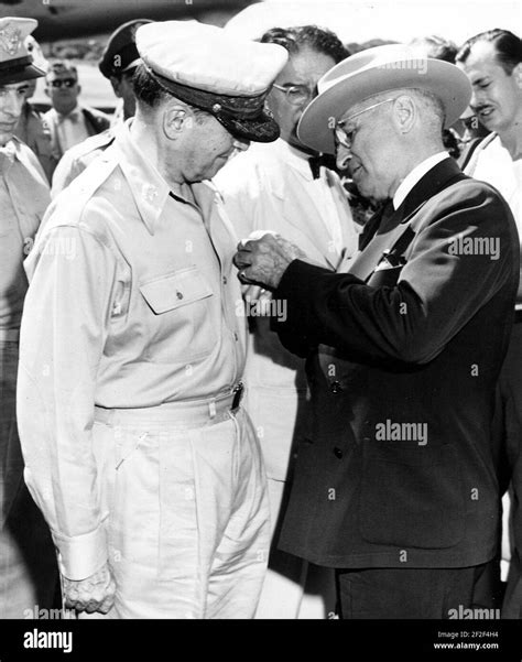 General macarthur and truman hi-res stock photography and images - Alamy