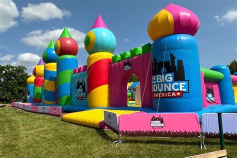 ‘Bring out your inner child’: ‘World’s Largest Bounce House’ delights DC-area adults - WTOP News
