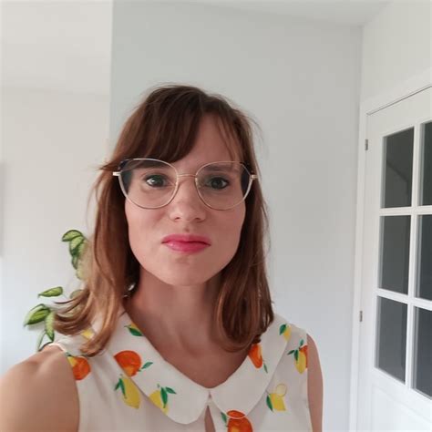 Victoria - Writing teacher - ₹3624/h