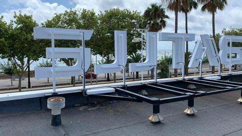 High Level Building Signage 的图像结果