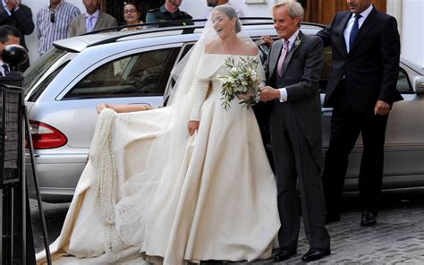 Duke of Wellington triumphs in wedding dress battle as daughter Lady ...