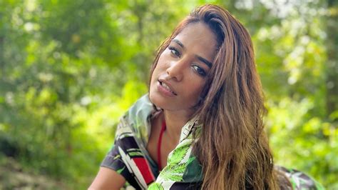 Poonam Pandey's Old Tweet Slamming Netizens For 'Joking' About Madonna ...