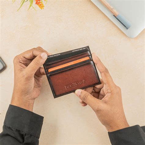 WALLETS & CARDHOLDERS – The Alternate