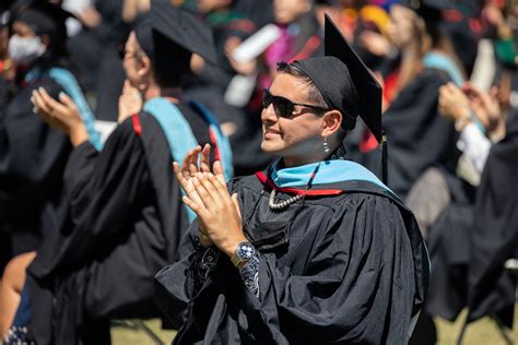 2021斯坦福大学毕业典礼回顾 - 斯坦福大学商学院