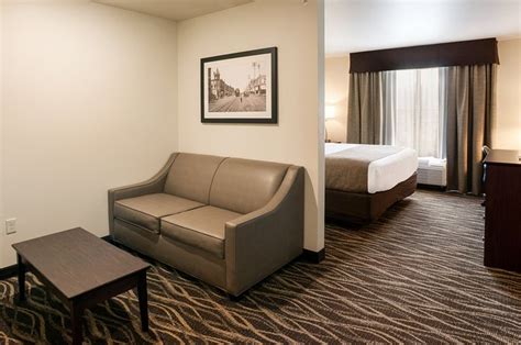 Cobblestone Hotel & Suites - Appleton International Airport Rooms ...
