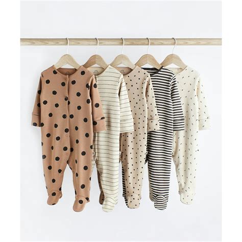 The best gender neutral baby clothes